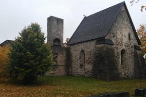 Käina kiriku varemed