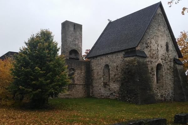 Käina kyrkas ruiner