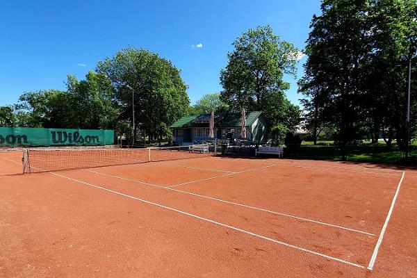 Haapsalu Krahviaia tennisekeskus