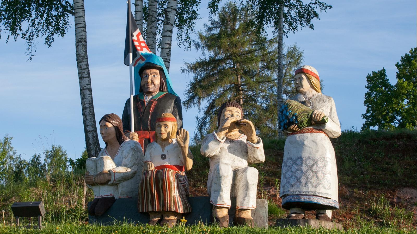 Wooden sculptures in Mulgimaa - pilt