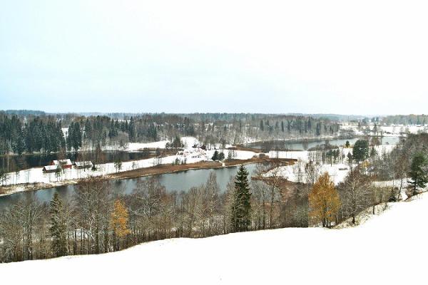 Reuges pilskalns un senā apmetne