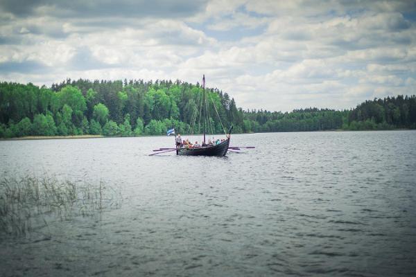 Izklaides braucieni ar vikingu kuģi "Turm"