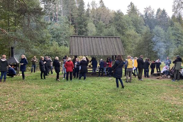 Kort överlevnadskurs i naturen i Pääsküla moss
