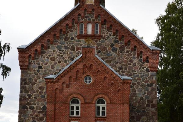 Die Evangelisch-Lutherische Jakobskirche in Roosa