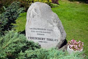 Muistokivi Friedebert Tuglakselle Puigalla