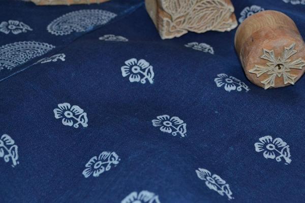 Peipsimaa Visitor Centre, fabric printing workshop Sinilnik, blue cloth, pattern made with white blocks