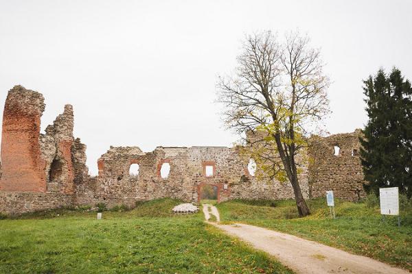 Laiuse fortress ruins