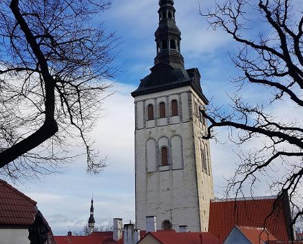 Varahommikune Emajõe kaldapealne