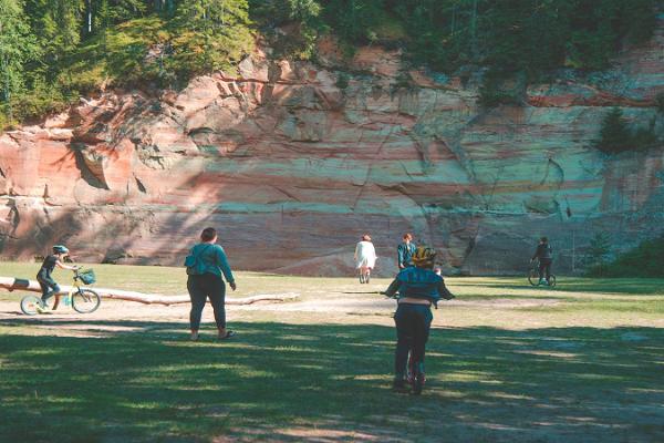 Guided hikes in the two sandstone outcrops of Taevaskoda