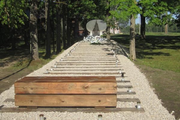 Denkmal für die Deportierten am Bahnhof von Võru