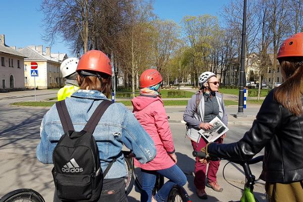 Организуемая походным клубом Alutaguse прогулка на самокатах с гидом по эстонскому "Руру"