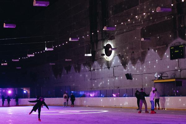 Дискотека на коньках в ледяном холле Jeti