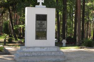 Кладбище и памятник павшим в Освободительной войне на погосте в Выру