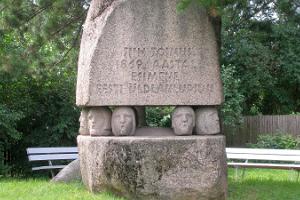 Igaunijas I Vispārējo Dziesmu svētku piemiņas akmens