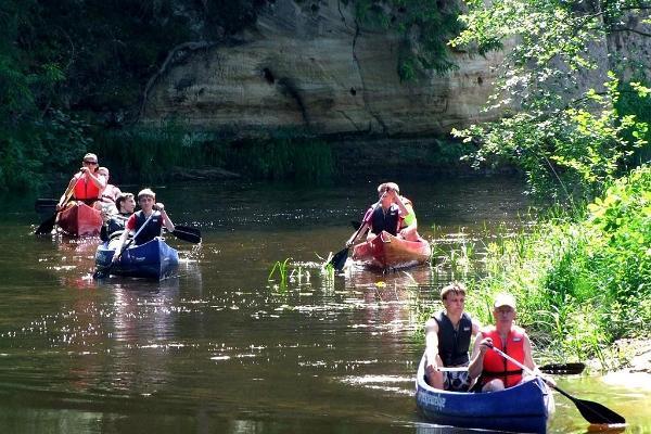 Canoeing over mill dams on Võhandu River