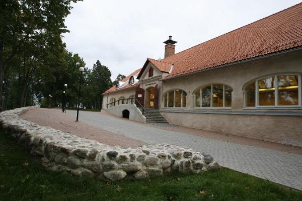 Tour at the Estonian Traditional Music Centre in Viljandi