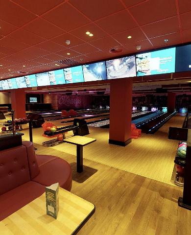 Bowling at the O’Learys Entertainment Centre in Kristiine Centre