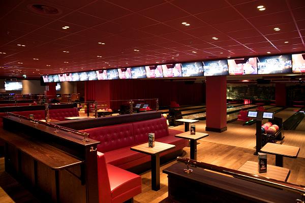 Bowling at the O’Learys Entertainment Centre in Kristiine Centre