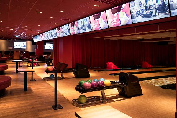 Bowling at the O’Learys Entertainment Centre in Kristiine Centre