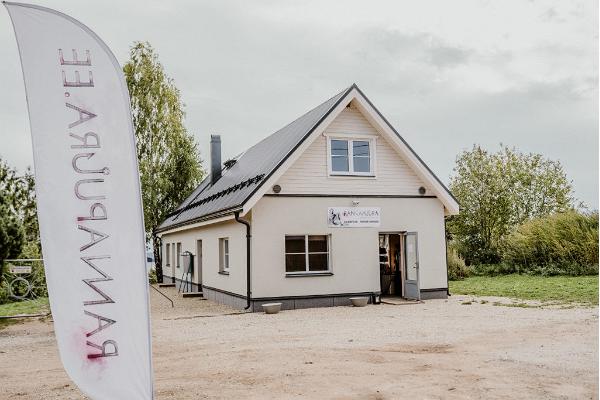 Rannapuura fiskbutik, butiken utifrån och entré