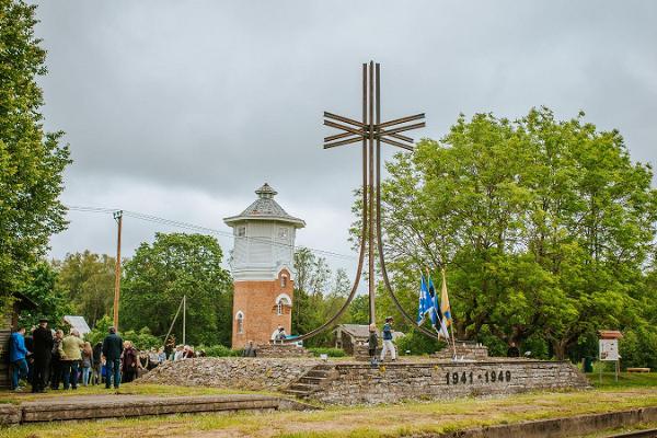 Das Denkmal für die Deportierten in Risti