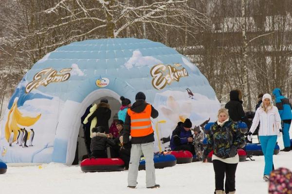 Tartus Snöpark, människor och Eskimotält