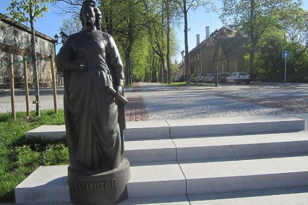 Fr. R. Kreutzwalds monument och parken vid Tamula sjö