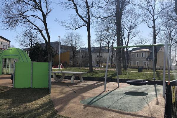 Hāpsalu neiroloģiskās rehabilitācijas centra aktivitāšu parks, piekļuve ar ratiņkrēslu