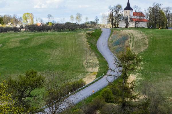 Sjön Uhtjärv i Urvaste erosionsdal