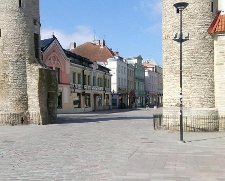 Giidiga ekskursioon Pärnu vanalinnas koos Punase Torni ringpanoraamkino külastusega