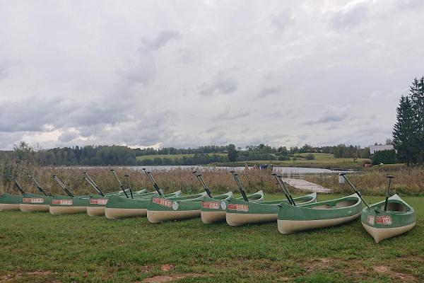 Поход на каноэ по водному пути на озерах Коорасте