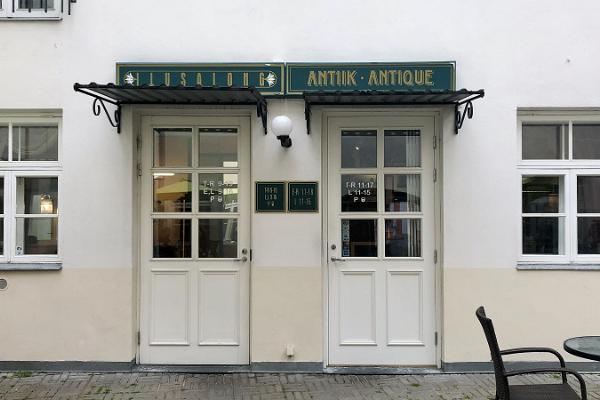Barokk, a fine arts and antiques store