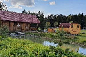 Hiievälja saunas: smoke sauna, barrel sauna, and steam sauna