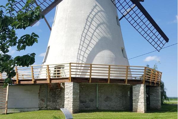 Võivere tuuliku külastuskeskus asub Võivere mõisa tuuleveskis.
