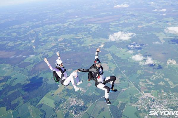 Fallschirmspringen des Estnischen Fallschirmclubs