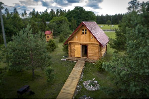 Hiievälja saunas: smoke sauna, barrel sauna, and steam sauna