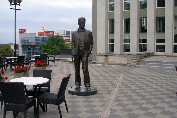 Karl Mennings staty