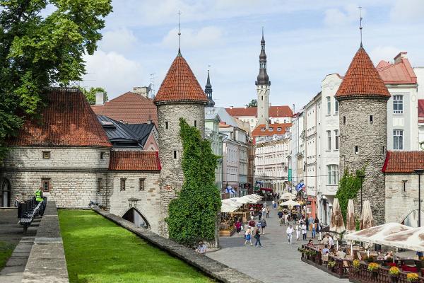 Tallinn Private Old Town Tour & Secret Bastion Underground Passages