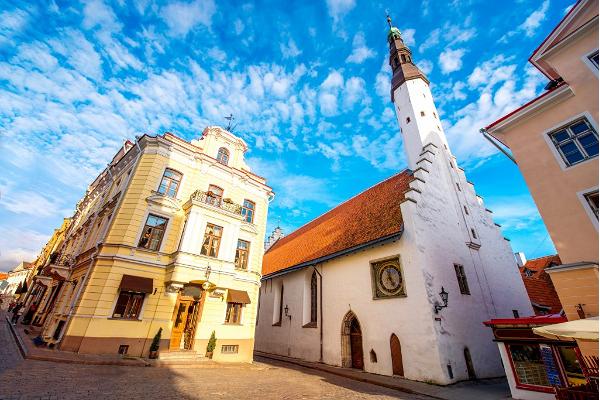 Kävelykierros Tallinnan vanhassakaupungissa, sisältää kuljetuksen satamasta tai hotellilta ja takaisin