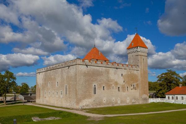 Exkursion mit Fremdenführer auf die Inseln Muhu und Saaremaa