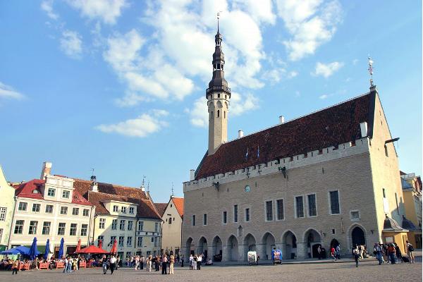 Stadtexkursion in Tallinn mit Transfer zum Flughafen