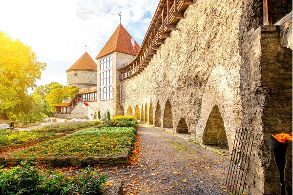 Kävelyretki keskiaikaisen Tallinnan halki