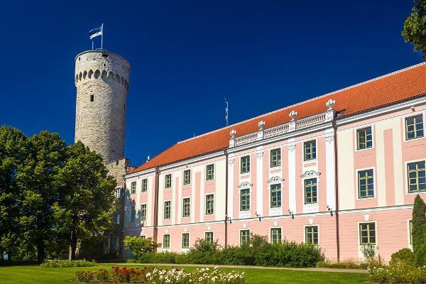Medeltida Tallinns gamla stad och arvet från sovjettiden tillsammans med ett besök till KGB museum