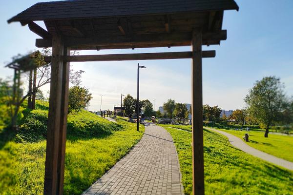 Öffentlicher Park zum 100. Jubiläum der Republik Estland in Narva