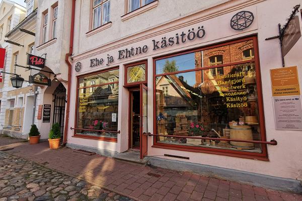 "Ehe ja Ehtne käsitöö" butik i Pärnu ("Äkta hantverk")