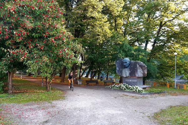 Skulptur von Oskar Luts