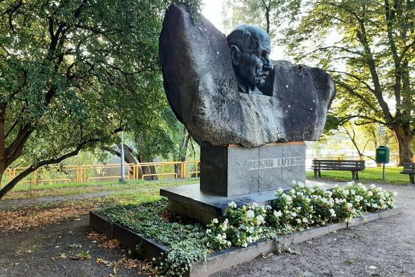 Skulptur von Oskar Luts