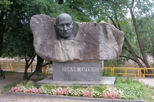 Statue of Oskar Luts