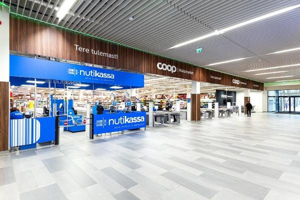 Pargin keskuksen sisänäkymä, etualalla COOP Maksimarketin kauppa