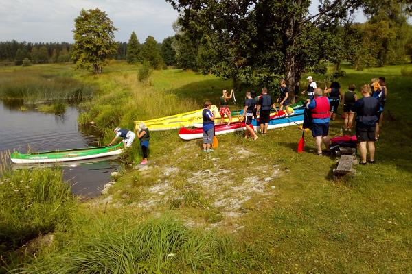 Samlikun lomatalon kanoottiretket Pärnun joella